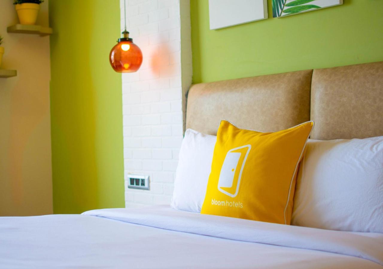 Bloom Hotel - Gachibowli Хайдарабад Экстерьер фото