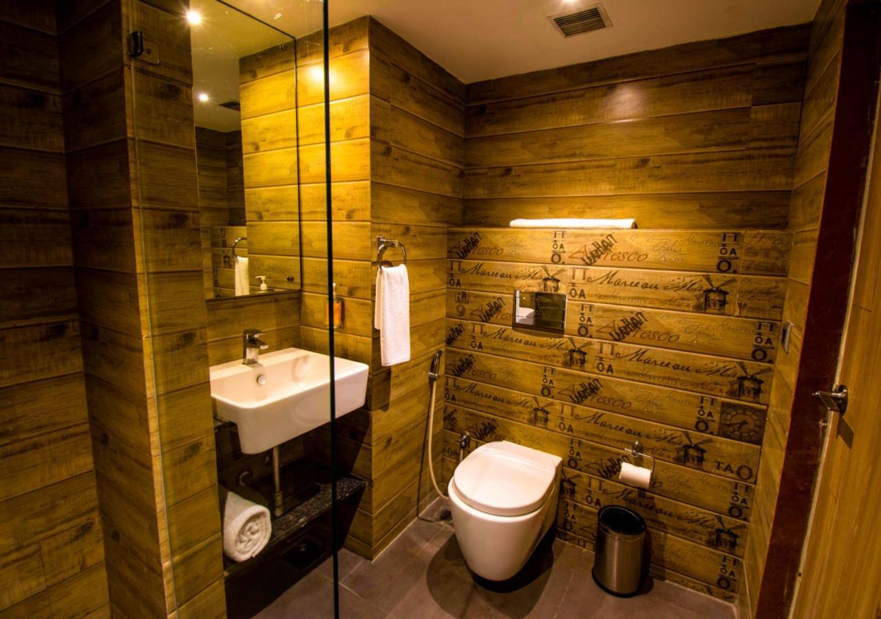 Bloom Hotel - Gachibowli Хайдарабад Экстерьер фото