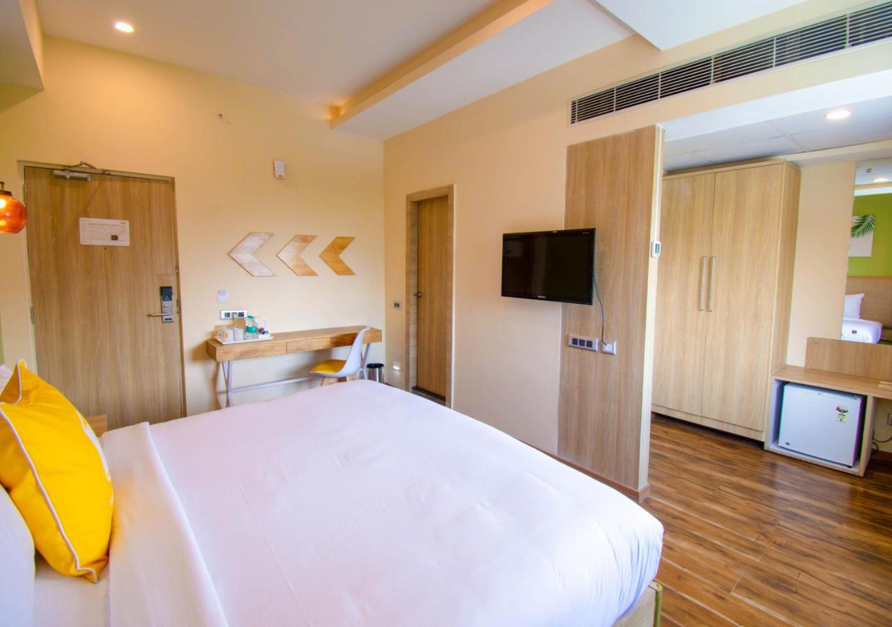 Bloom Hotel - Gachibowli Хайдарабад Экстерьер фото
